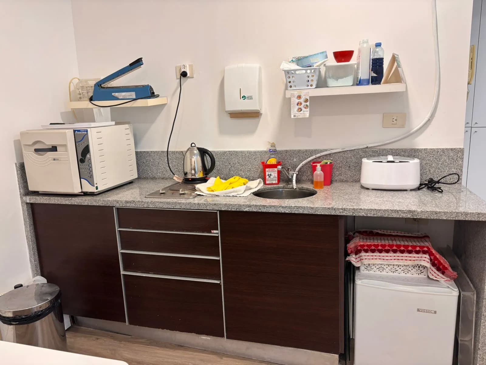 Cocina del consultorio para el equipo