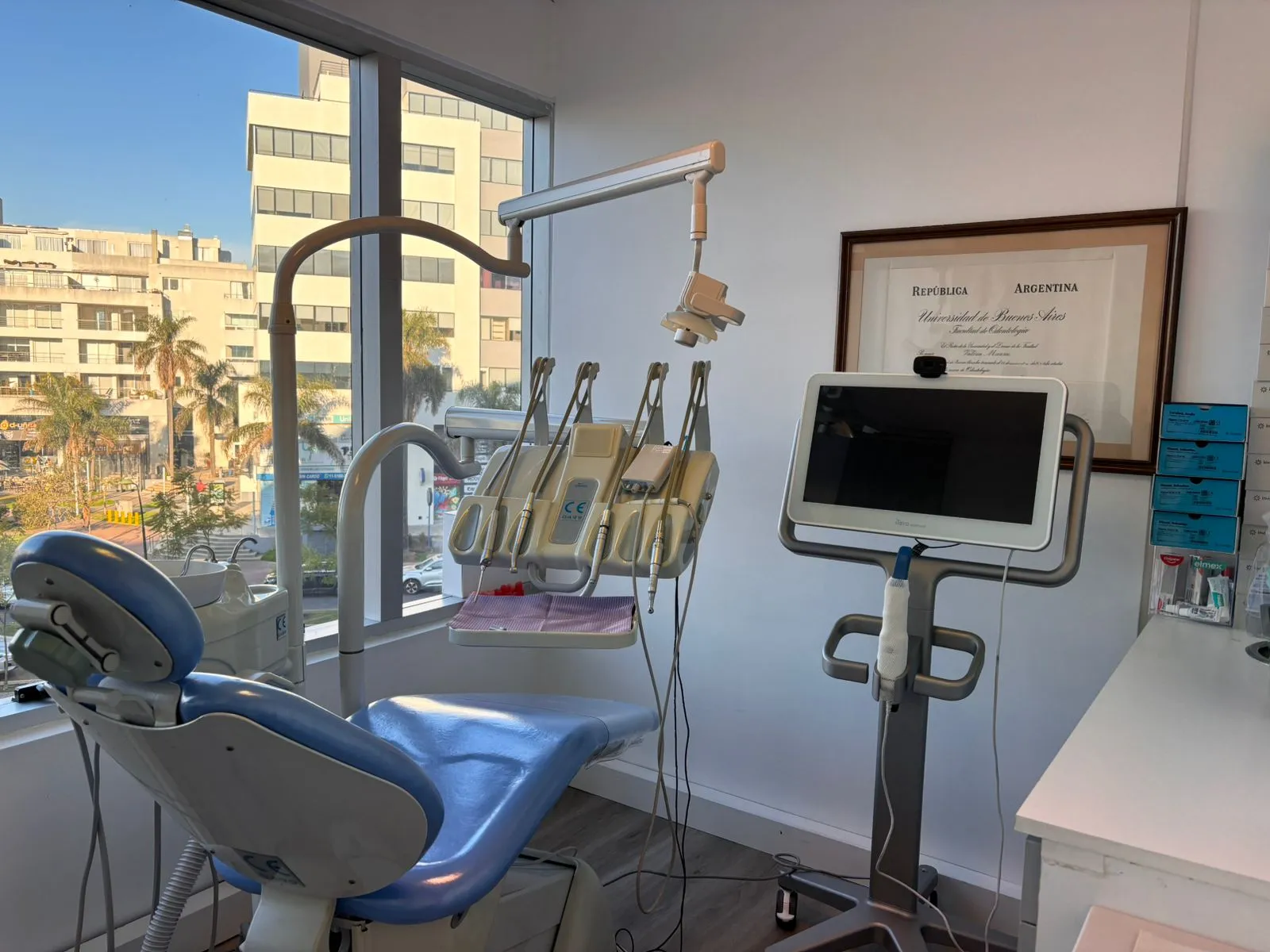Detalle del sillón dental en la sala de atención